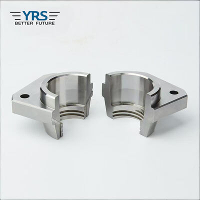 Lo stampaggio ad iniezione di precisione delle componenti dello stampaggio ad iniezione parte la cavità di plastica del centro della muffa