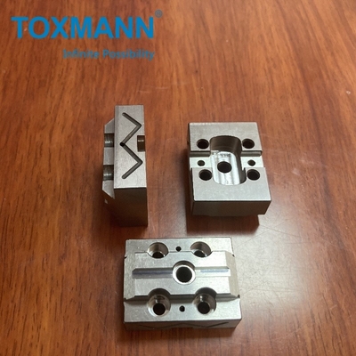 Lavorazione di acciaio in lega di precisione CNC su misura, fornitura di servizi di lavorazione di tornitura CNC, fresatura e rettifica