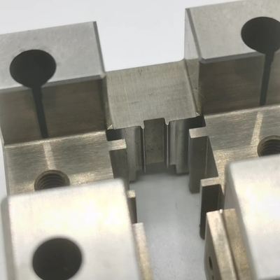Servizio di lavorazione di parti metalliche per macchine